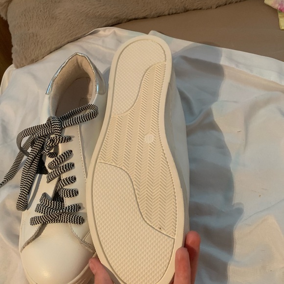 Brand new never worn Steve Madden black star shoes size 8 1/2 - Picture 2 of 5